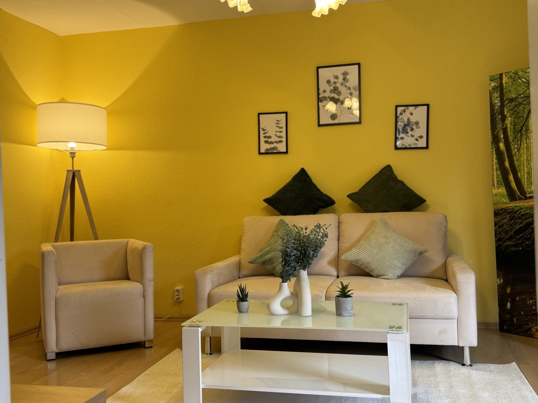 Heller Wohnbereich der Ferienwohnung Karwendelwald